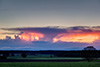 Der Himmel brennt beim Sonnenuntergang