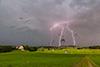 Viele Erdblitze aber auch starker Wind, der uns das Objekiv nass machte.