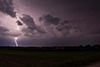 In der Nacht, wieder auf der anderen Seite vom Lech (bei Rott), die Gewitter ziehen übers Fünf-Seen-Land ab