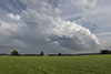 Im Niederschlag konnte man ein Regenbogenfragment beobachten: